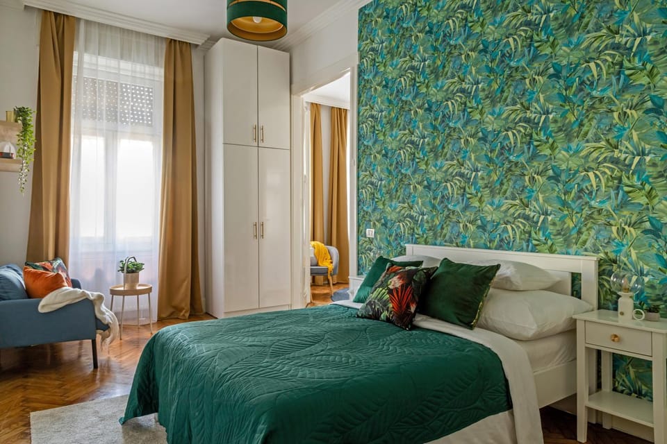 Bed, Seating area, Bedroom