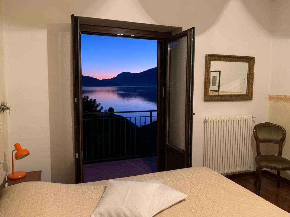 Casa Ludovica - Cozy apartment with panoramic lake & mountain views House in Canton of Grisons