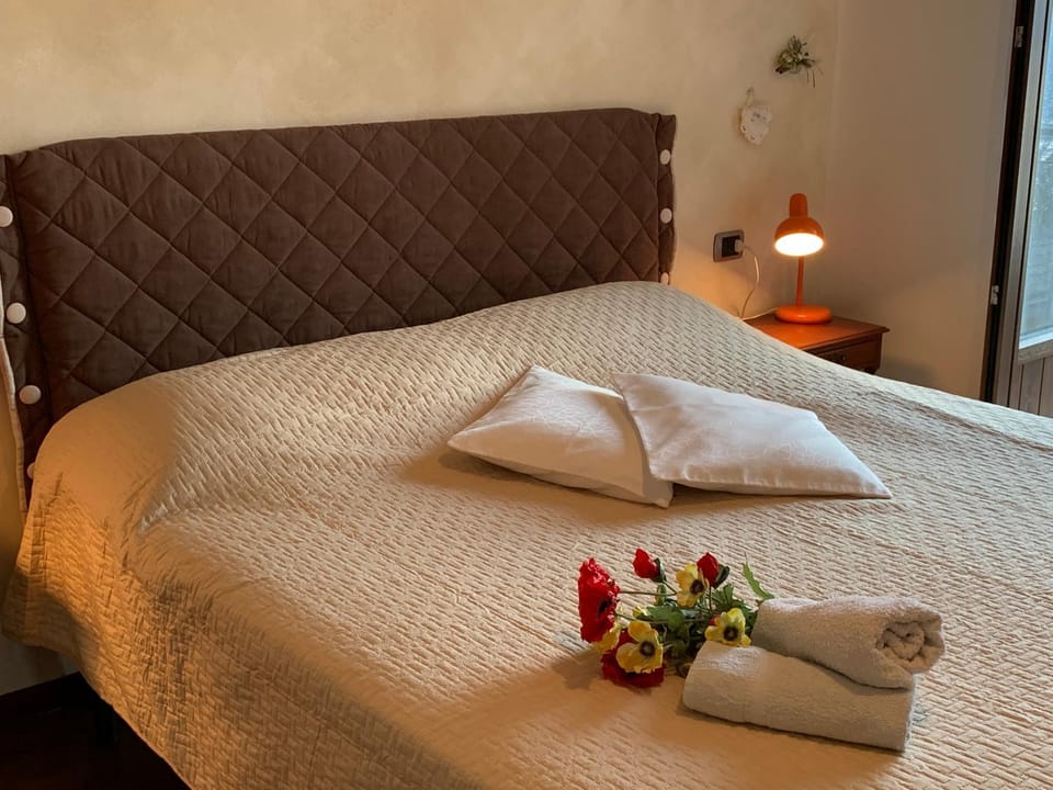 Casa Ludovica - Cozy apartment with panoramic lake & mountain views House in Canton of Grisons