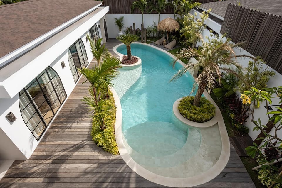 Property building, Garden, Garden view, Swimming pool