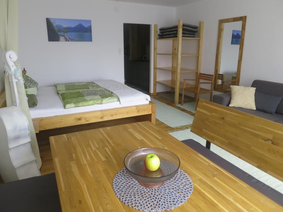 Bed, Living room, Photo of the whole room, Seating area, Dining area, Bedroom