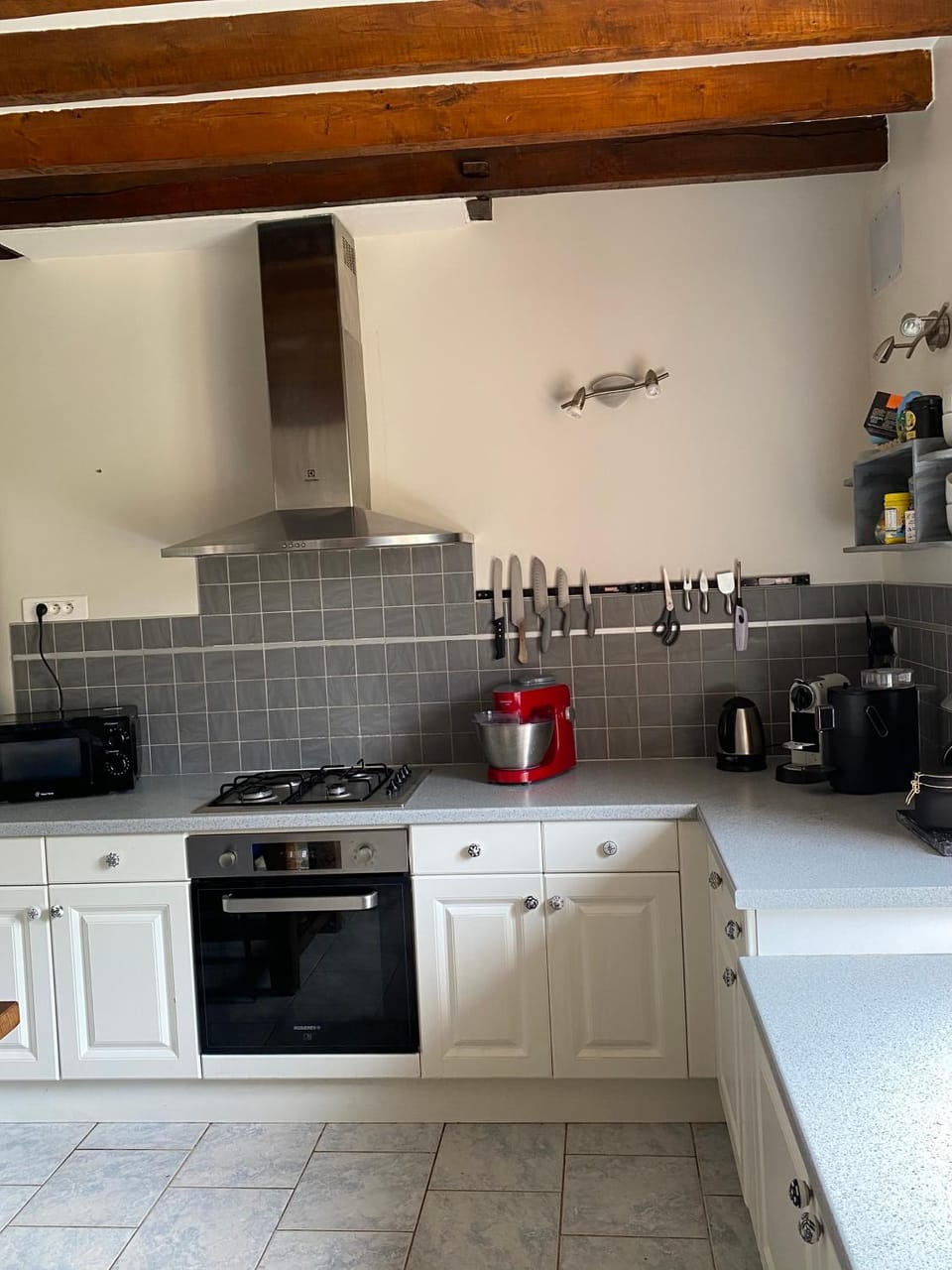 Kitchen or kitchenette, dishwasher, stove, toaster