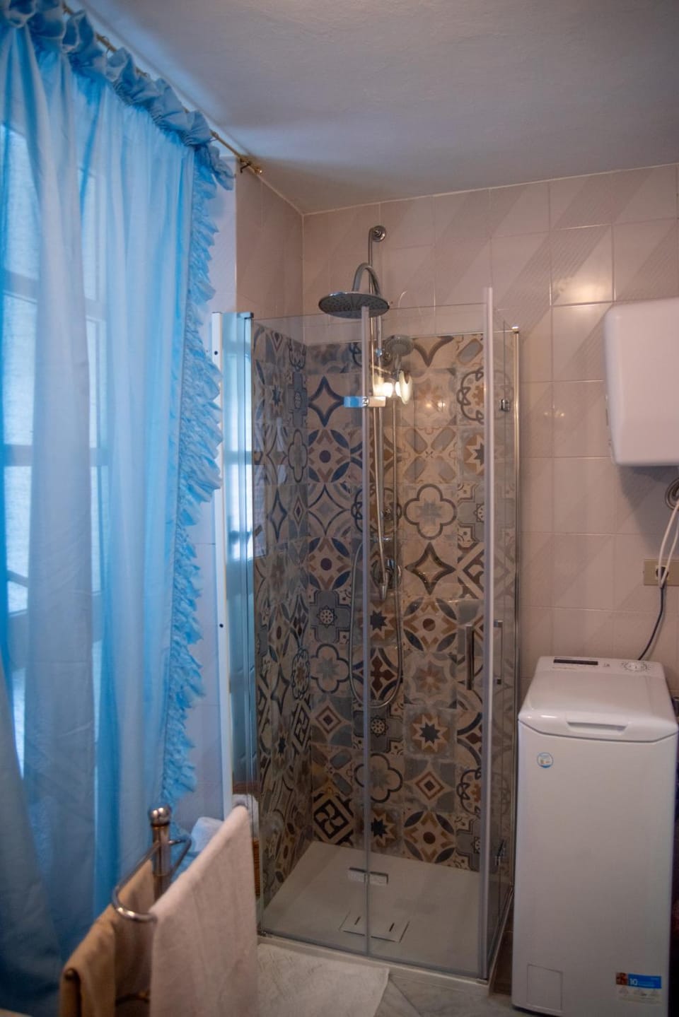 Shower, Bathroom, washing machine