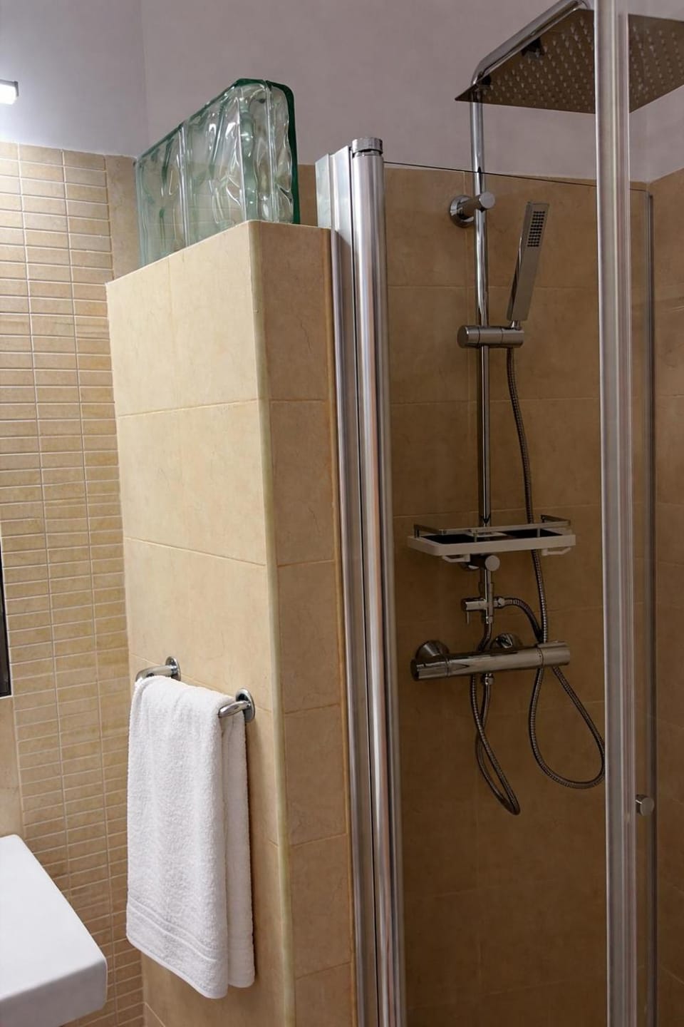 Shower, Bathroom, towels