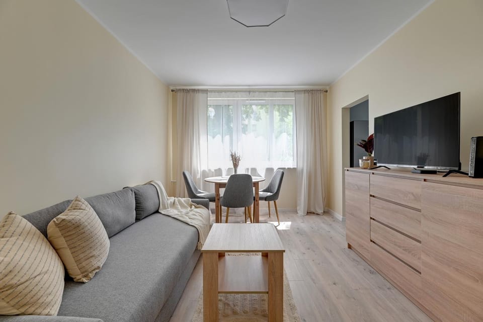 Communal lounge/ TV room, TV and multimedia, Living room, Seating area, Evening entertainment