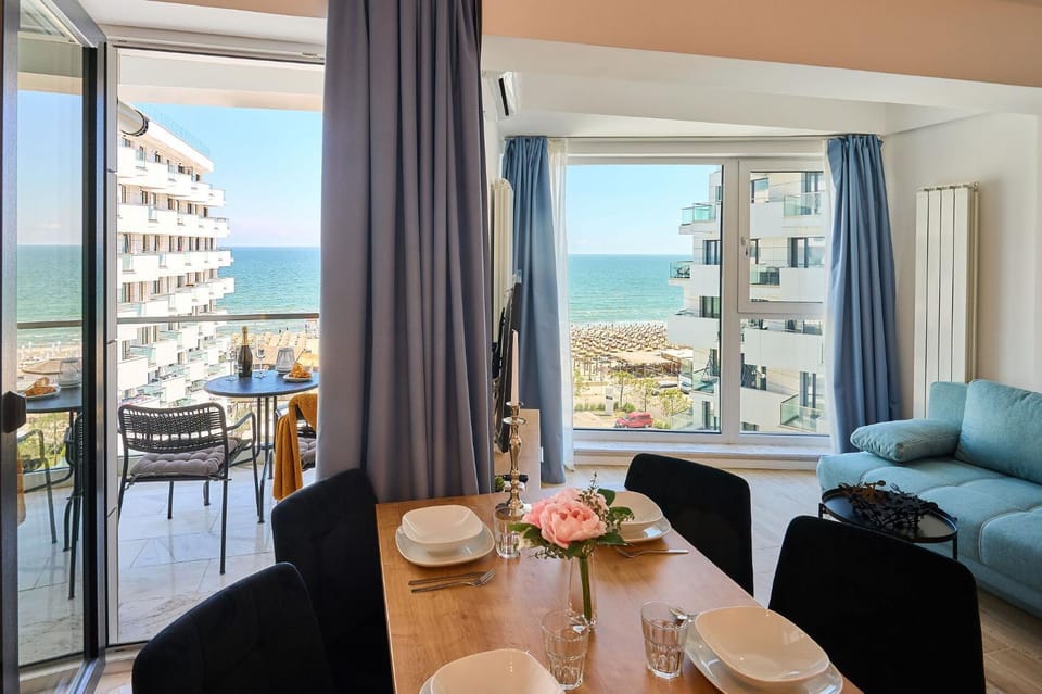 Day, Natural landscape, Balcony/Terrace, Dining area, Sea view