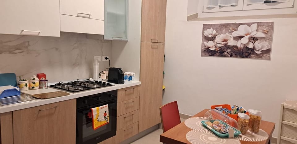 kitchen, Internal: Not applicable to any particular room