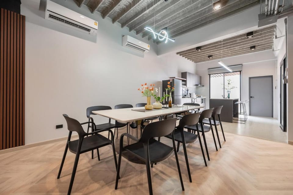 Living room, Seating area, Dining area, air conditioner