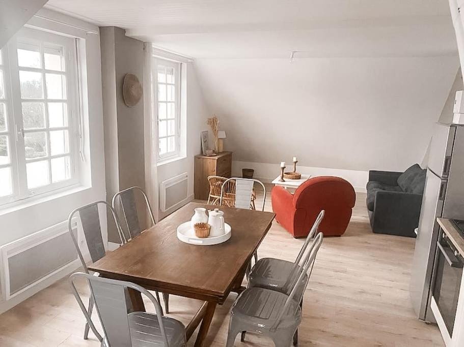 Living room, Seating area, Dining area