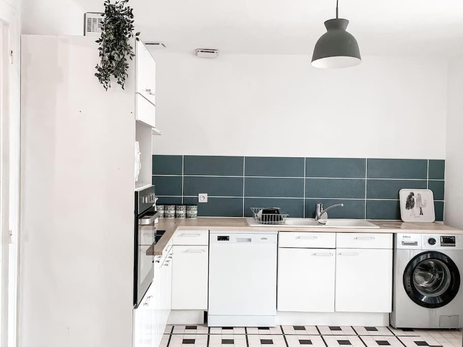 Kitchen or kitchenette, dishwasher, stove, washing machine