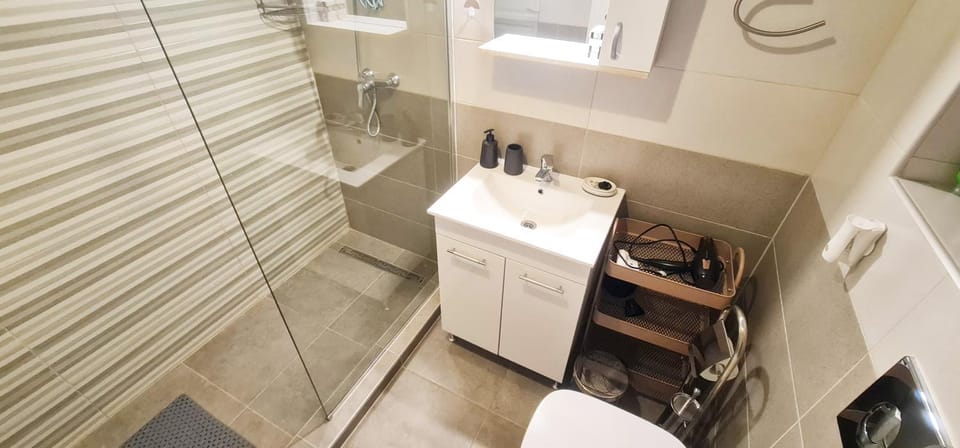 Shower, Bathroom, towels
