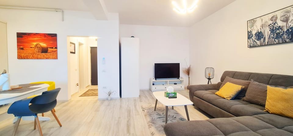Communal lounge/ TV room, TV and multimedia, Living room, Seating area