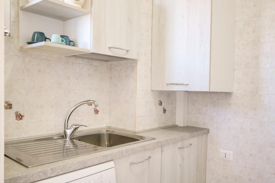 Kitchen or kitchenette, dishwasher, kitchen