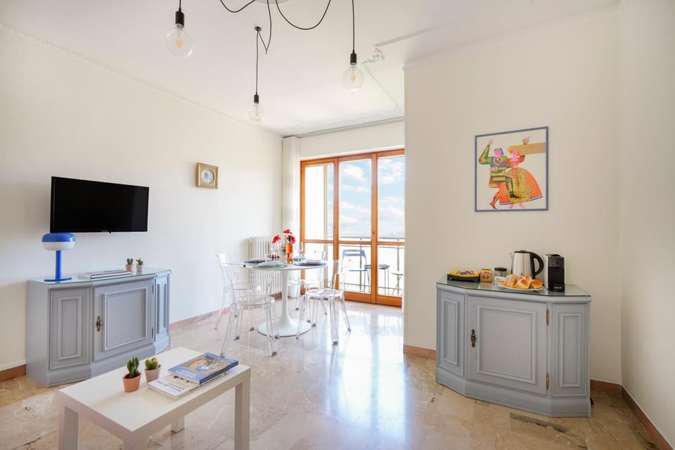 Photo of the whole room, Seating area, Dining area