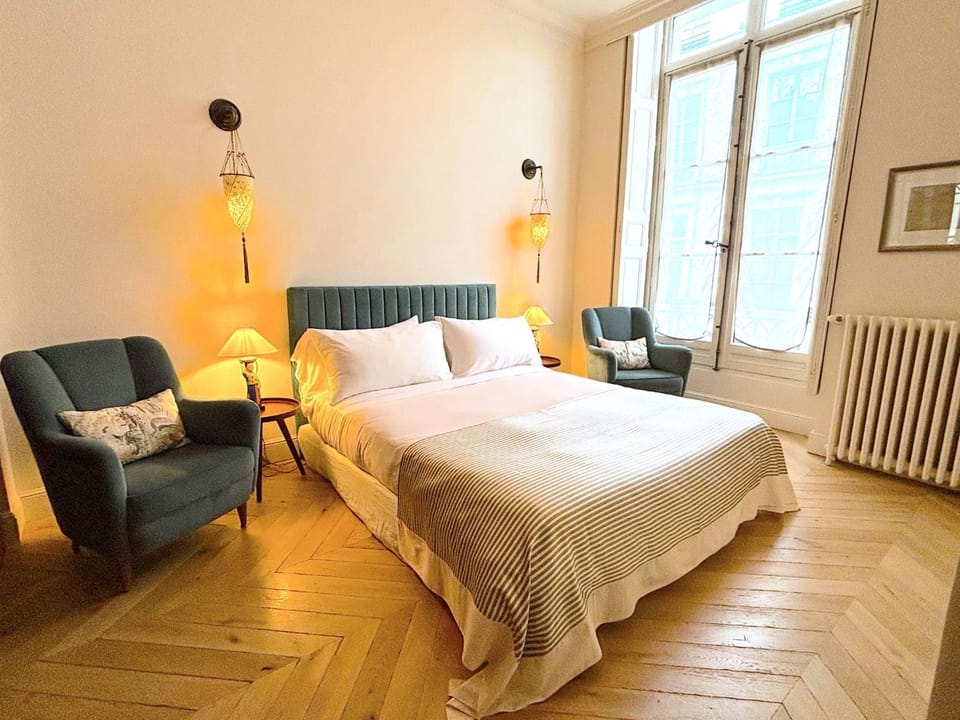 Bed, Photo of the whole room, Bedroom, internet