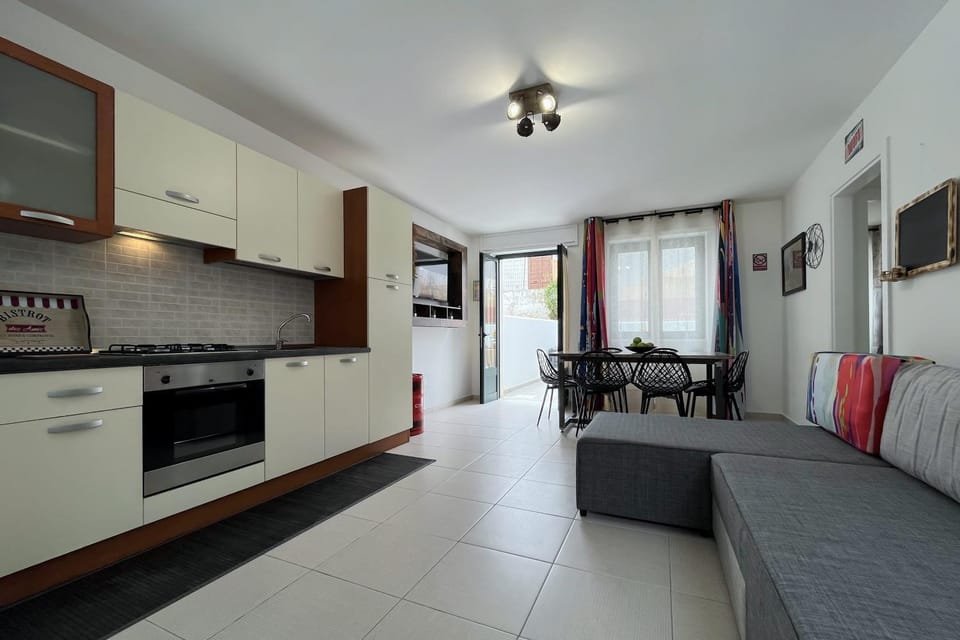 Kitchen or kitchenette, Living room, Seating area, Dining area, oven, stove