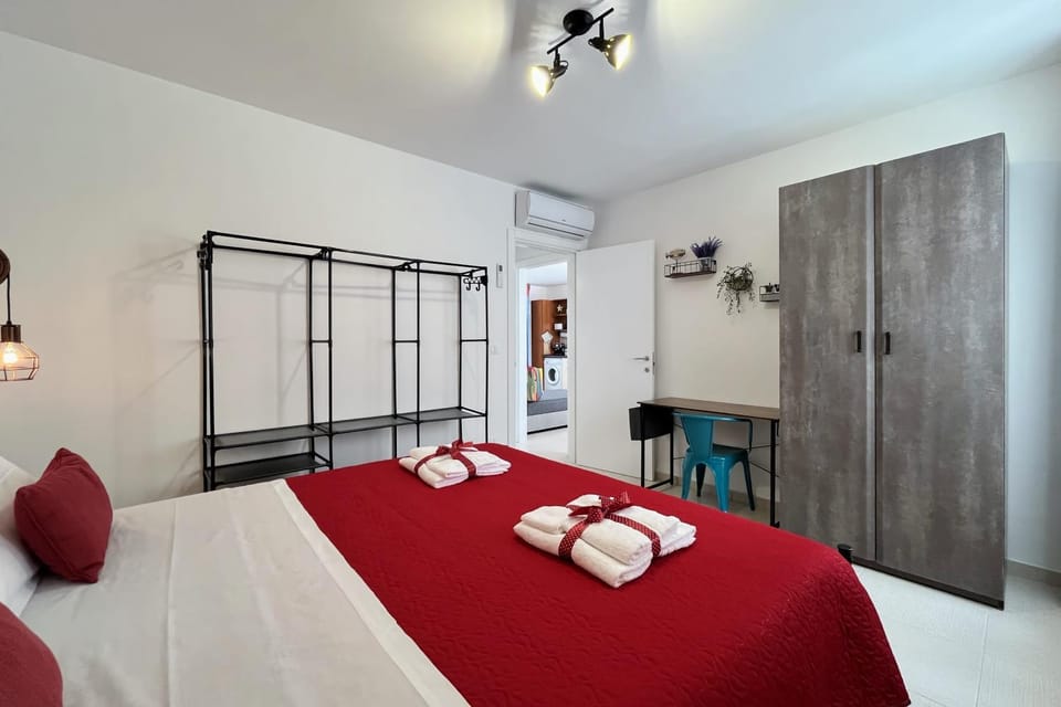 Bed, Photo of the whole room, Bedroom, wardrobe