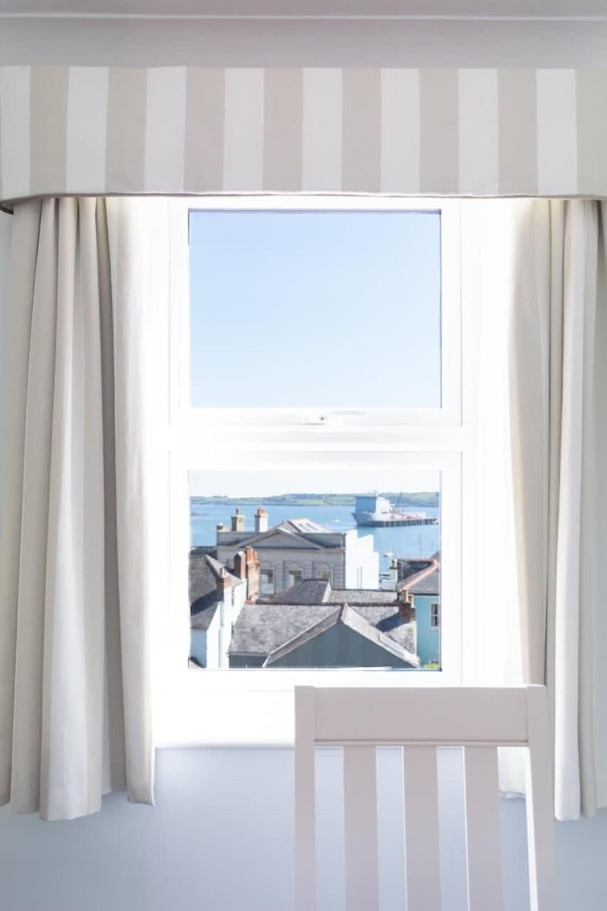 Fabulous High Street Townhouse With Stunning Views & Parking at 'Eagles Nest' House in England