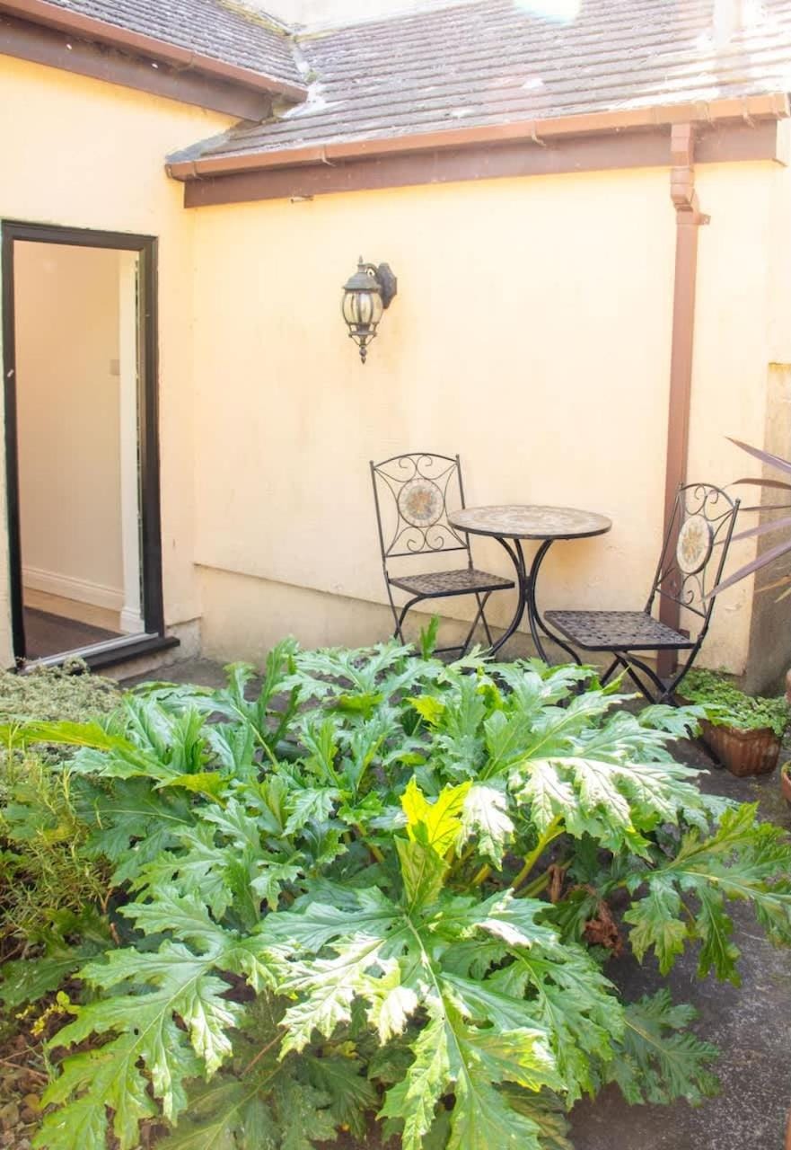 Fabulous High Street Townhouse With Stunning Views & Parking at 'Eagles Nest' House in England