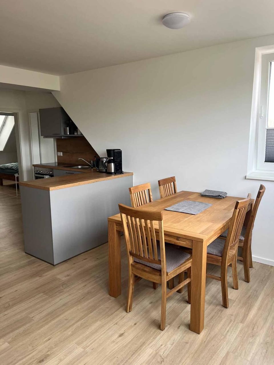 Kitchen or kitchenette, Dining area
