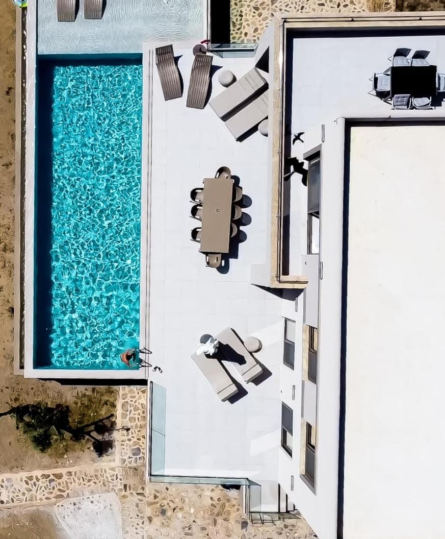 Property building, Day, Pool view, Swimming pool