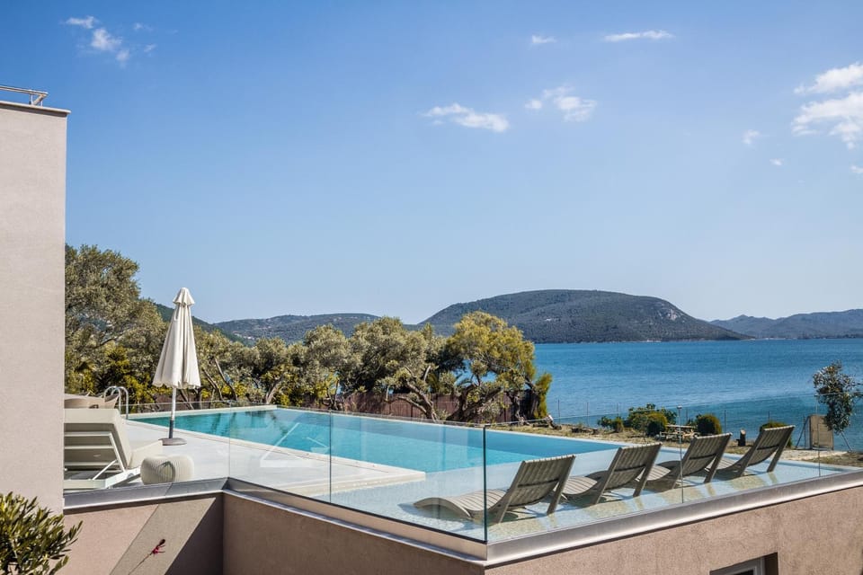 Day, Natural landscape, Mountain view, Pool view, Sea view, Swimming pool, sunbed