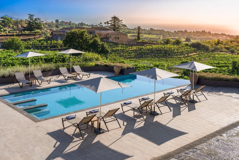 Day, Natural landscape, Hot Tub, Swimming pool, sunbed