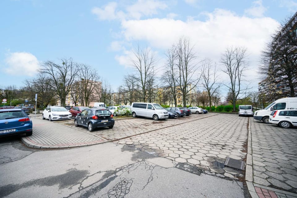 Neighbourhood, Parking
