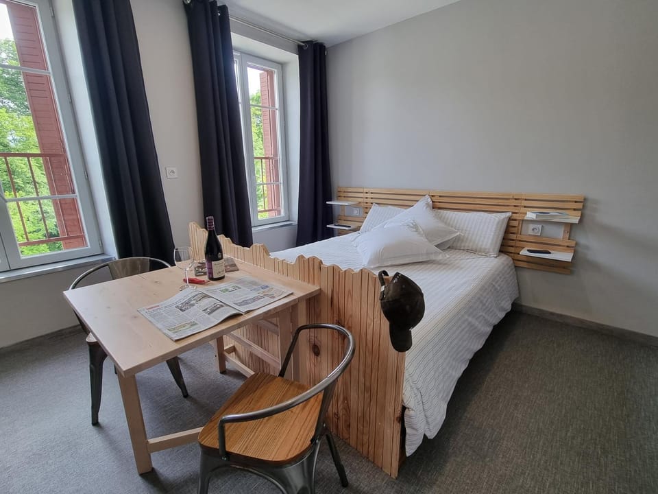 Restaurant/places to eat, Bed, Garden, Golfcourse, Photo of the whole room, Bedroom, Breakfast, Parking