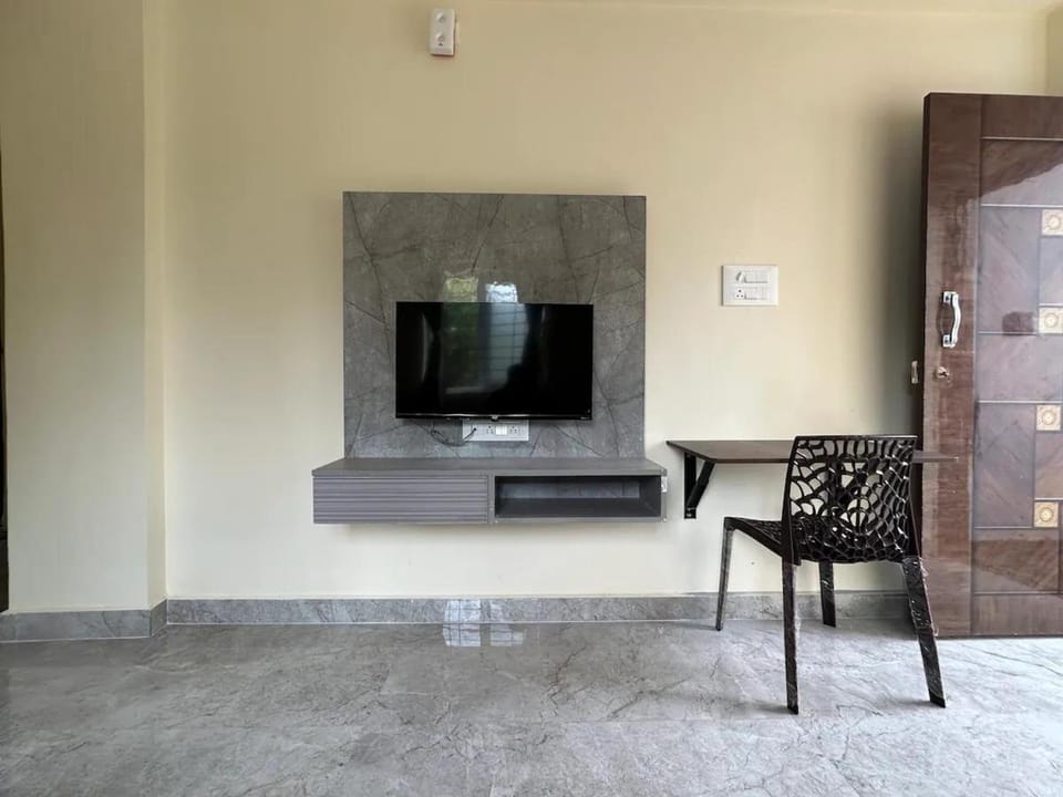 Cozy Room 1Bhk with Lift 501 Apartment in Bengaluru