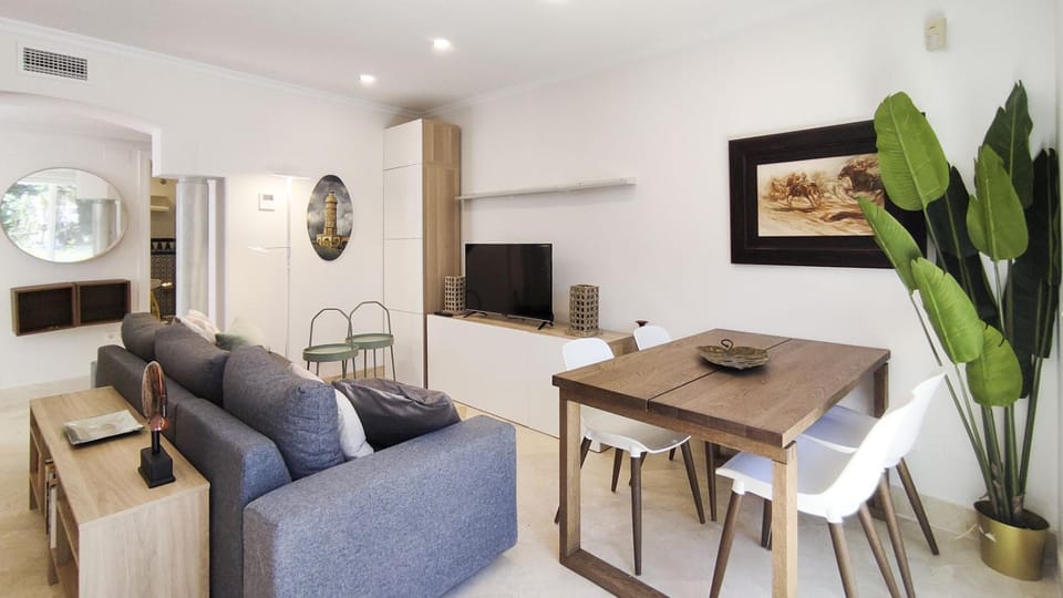 TV and multimedia, Living room, Dining area