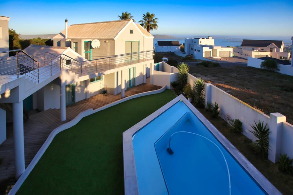 Property building, Garden, Sea view, Swimming pool