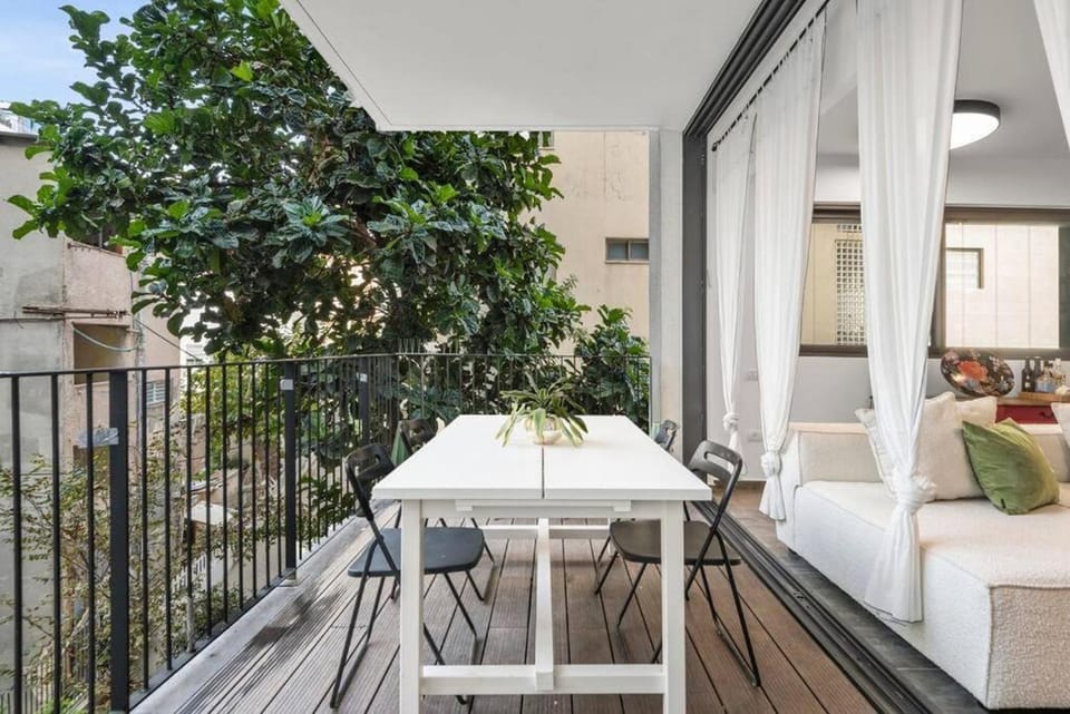 Balcony/Terrace, Garden view