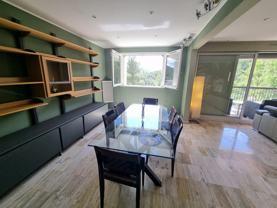 Appartement T4 115 m2 Super Valmont Chanot Velodrome Marseille Apartment in Marseille
