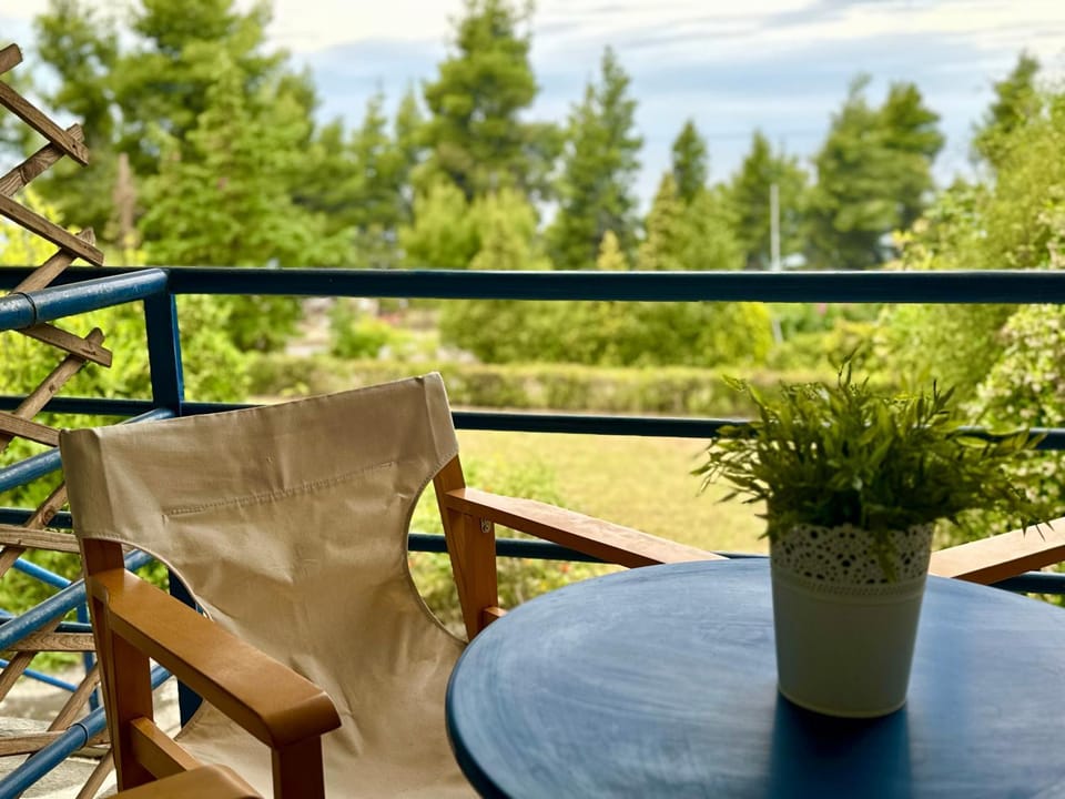 Patio, Spring, Day, Natural landscape, Garden, View (from property/room), Balcony/Terrace, Garden view