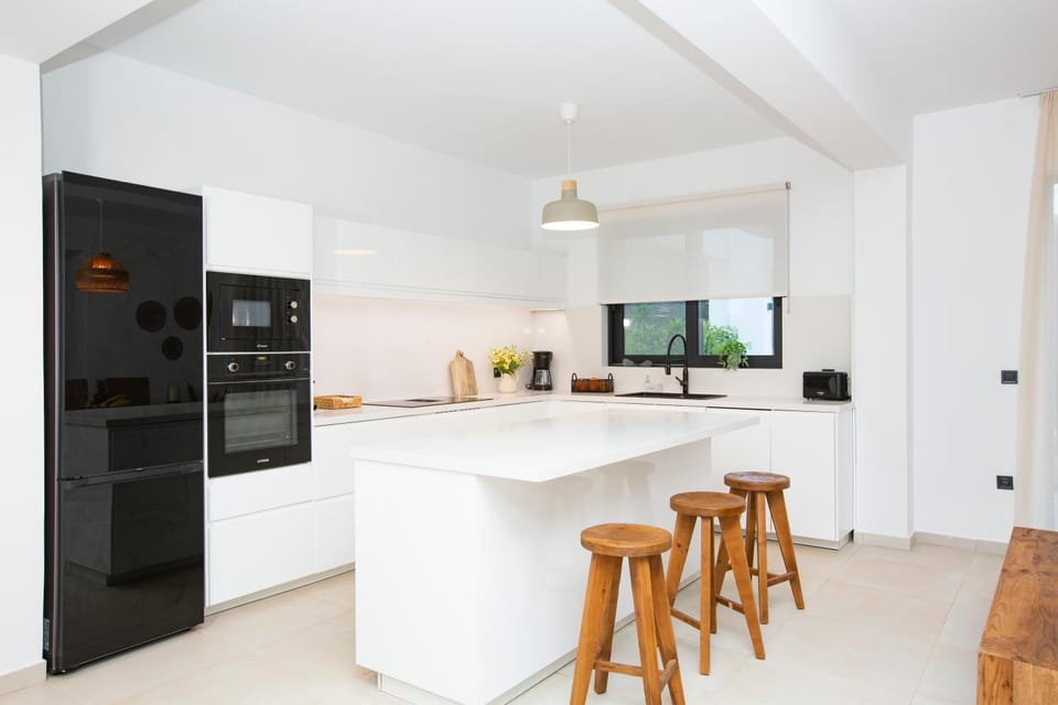 Kitchen or kitchenette, Dining area, oven, stove