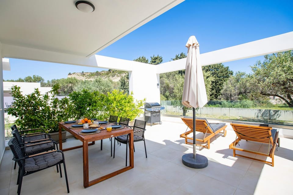 Patio, Day, Garden, Balcony/Terrace, Living room, Dining area, Garden view, sunbed