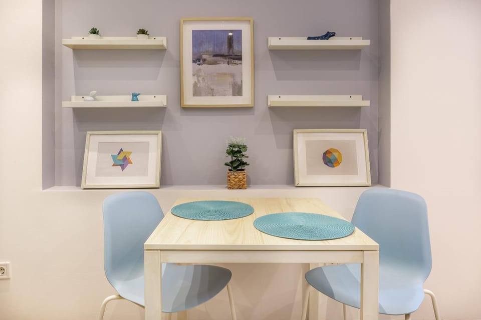Seating area, Dining area