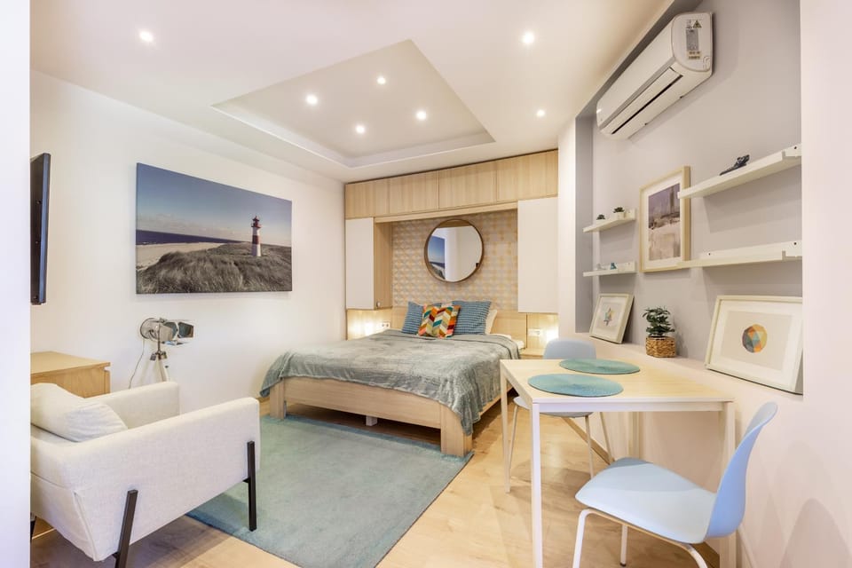 Bed, Photo of the whole room, air conditioner