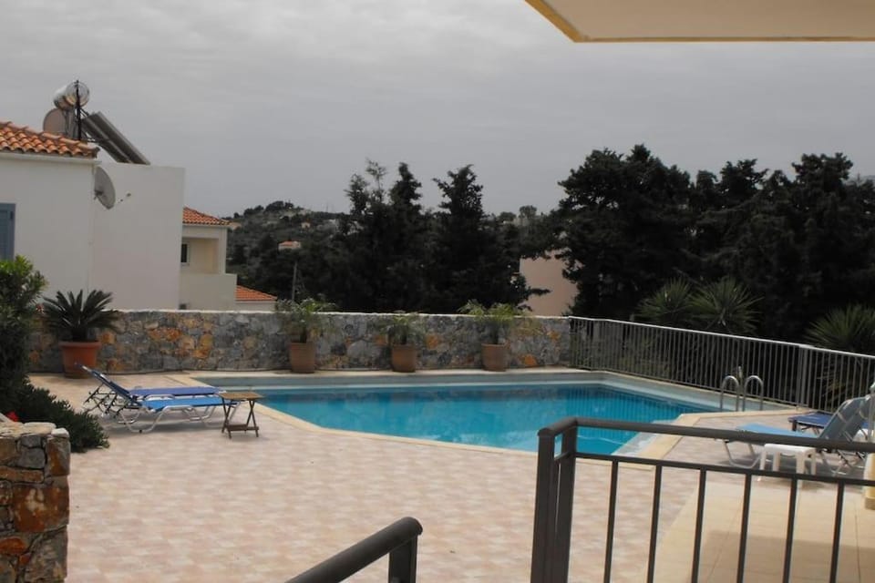 Christinas summer house with pool in Kefalas Apartment in Crete