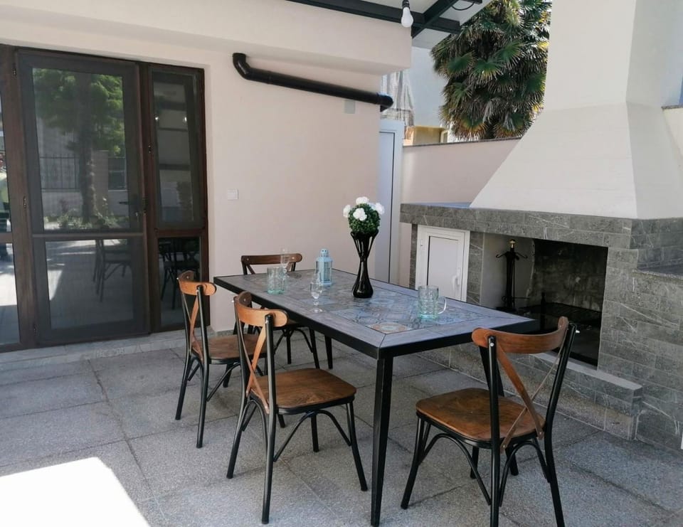Patio, BBQ facilities, Seating area