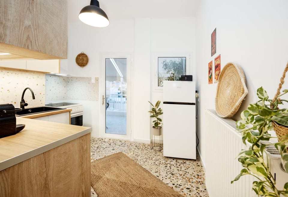 Kitchen or kitchenette, oven