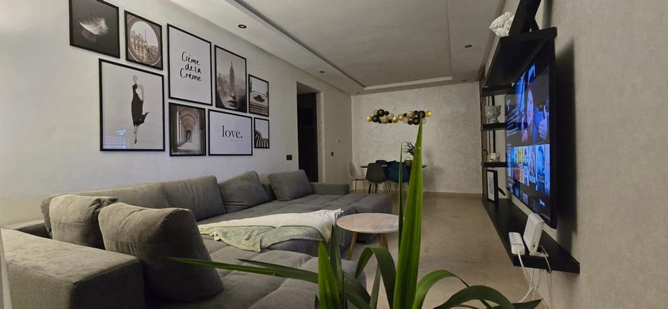 Communal lounge/ TV room, TV and multimedia, Living room
