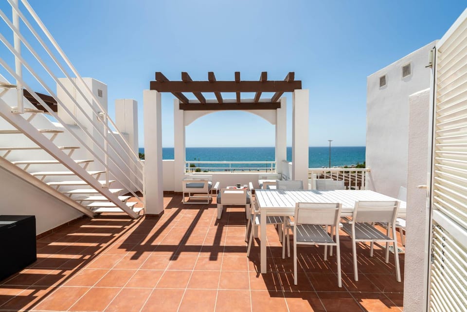 Patio, Day, Natural landscape, View (from property/room), Balcony/Terrace, Dining area, Sea view