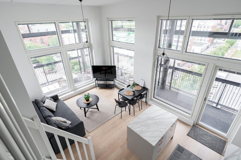 Dining area, kitchen