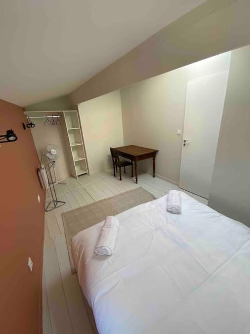 Bed, Photo of the whole room