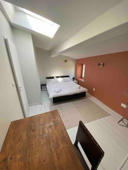 Photo of the whole room, Bedroom