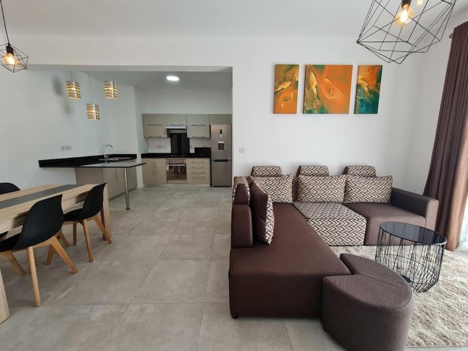 Kitchen or kitchenette, Living room, Dining area