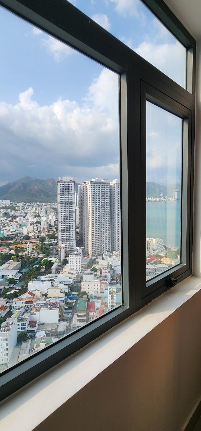View (from property/room), Bedroom, City view, Sea view