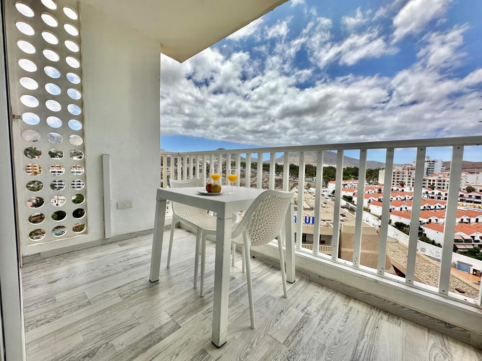 View (from property/room), Balcony/Terrace, Dining area, Mountain view